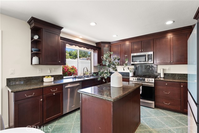 37 Goldmine Street, Trabuco Canyon CA: https://media.crmls.org/medias/d100922b-42bf-41d0-96cc-f3d478e6387e.jpg
