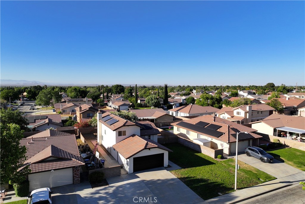 https://media.crmls.org/medias/d1011274-1bb2-4298-a222-3bc249aa4a86.jpg?preset=X-Large