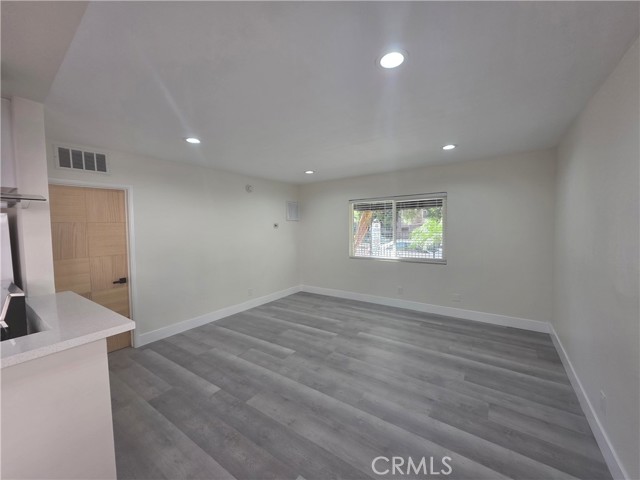 Detail Gallery Image 3 of 13 For 4436 Ventura Canyon, Sherman Oaks,  CA 91423 - 1 Beds | 1 Baths