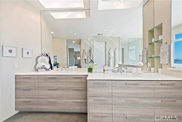 Detail Gallery Image 37 of 57 For 535 Dunnegan Dr, Laguna Beach,  CA 92651 - 4 Beds | 3/1 Baths