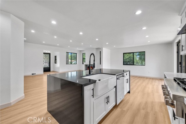 Detail Gallery Image 14 of 39 For 5090 Rockledge, Riverside,  CA 92506 - 5 Beds | 4 Baths