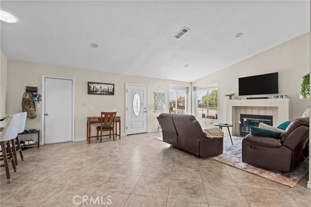 39427 Canyon Rim Circle, Temecula CA: https://media.crmls.org/medias/d102834c-68bf-4adf-a31a-11422539733d.jpg