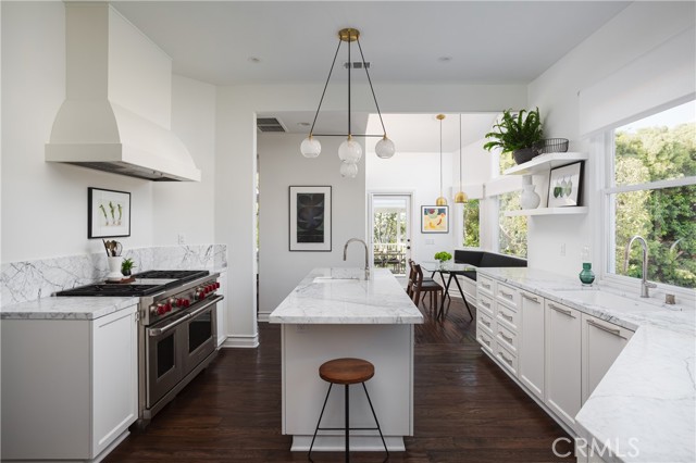 Detail Gallery Image 10 of 60 For 212 Kings Pl, Newport Beach,  CA 92663 - 4 Beds | 3/2 Baths