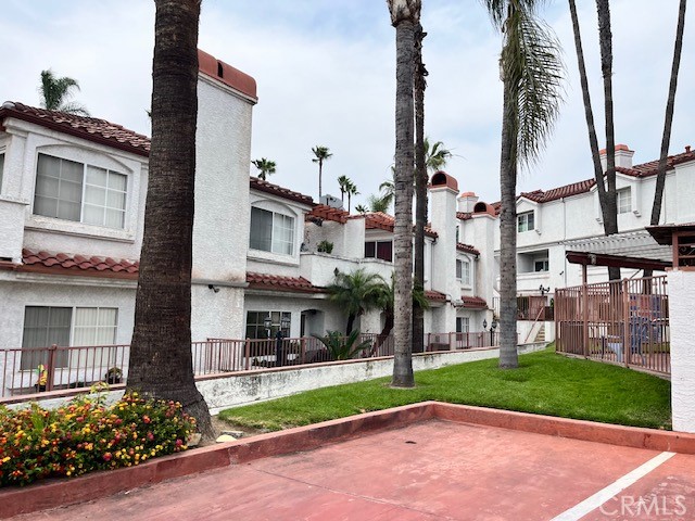 264 E Beverly Boulevard, Montebello CA: https://media.crmls.org/medias/d102fefc-13c4-4e91-aed2-89a597ad62e3.jpg
