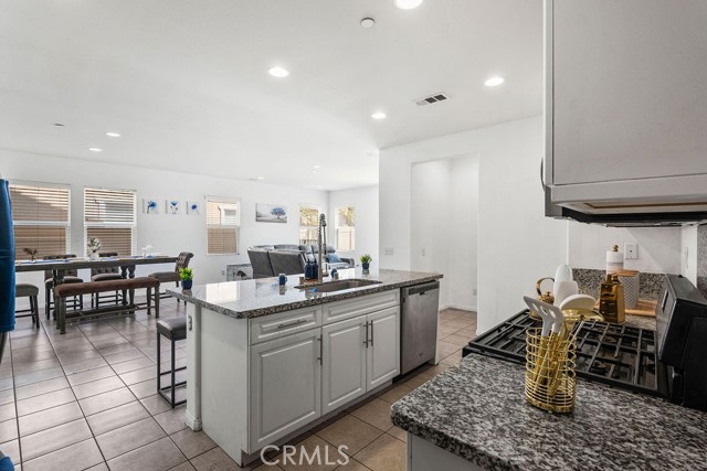 706 Leather Oak Lane, Pomona CA: https://media.crmls.org/medias/d103043d-a02a-4f50-85c0-5d2f7df17b03.jpg