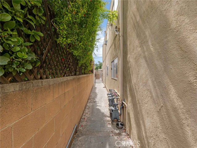 7049 Vassar Avenue, Canoga Park CA: https://media.crmls.org/medias/d10388c2-07e1-48f7-afc8-5ea609a55223.jpg