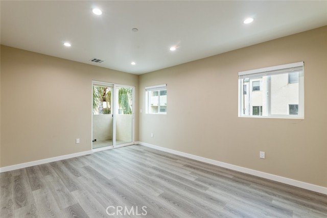 Detail Gallery Image 21 of 25 For 10631 Collett #1/2,  Granada Hills,  CA 91344 - 3 Beds | 2/1 Baths