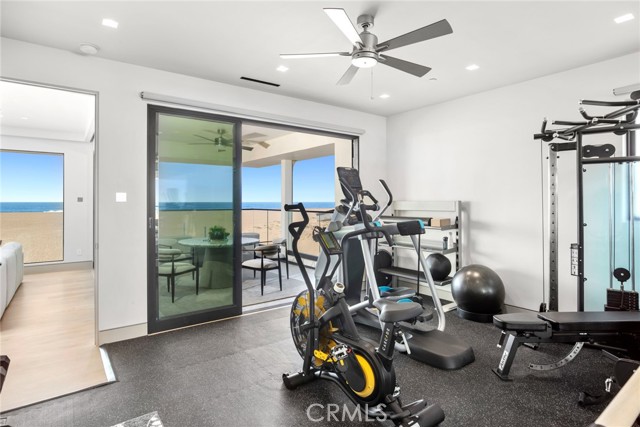 706 W Oceanfront, Newport Beach CA: https://media.crmls.org/medias/d103ea30-7597-4a94-9ae3-2bbf727d90cd.jpg