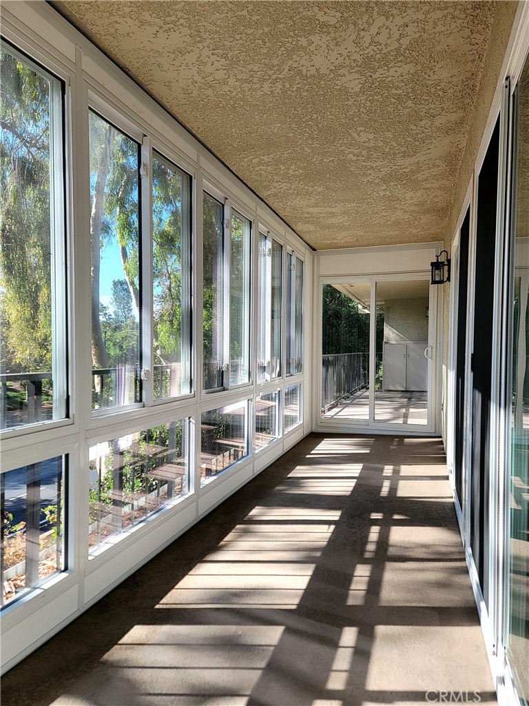 https://media.crmls.org/medias/d10411dc-d970-425a-8299-d9f6dda9228d.jpg?preset=X-Large