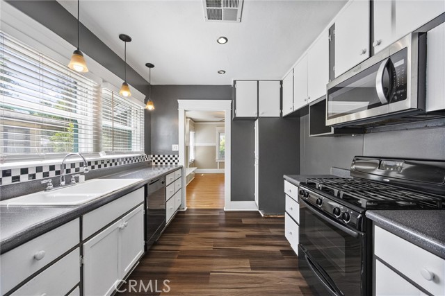 Detail Gallery Image 11 of 33 For 210 Oleander, Bakersfield,  CA 93304 - 3 Beds | 1 Baths