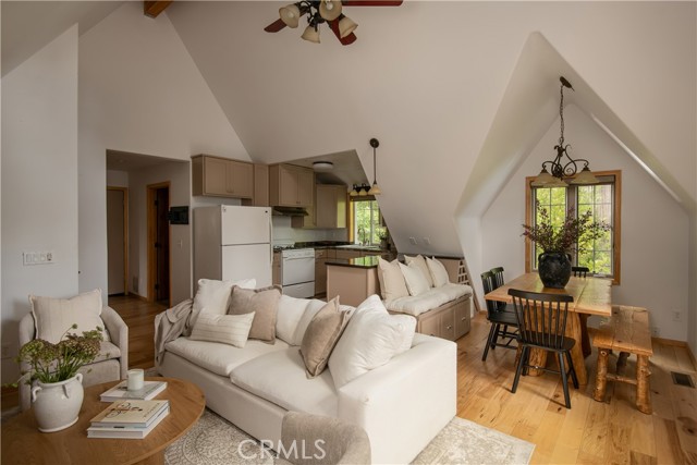 Detail Gallery Image 9 of 38 For 313 John Muir Rd, Lake Arrowhead,  CA 92352 - 3 Beds | 2/2 Baths