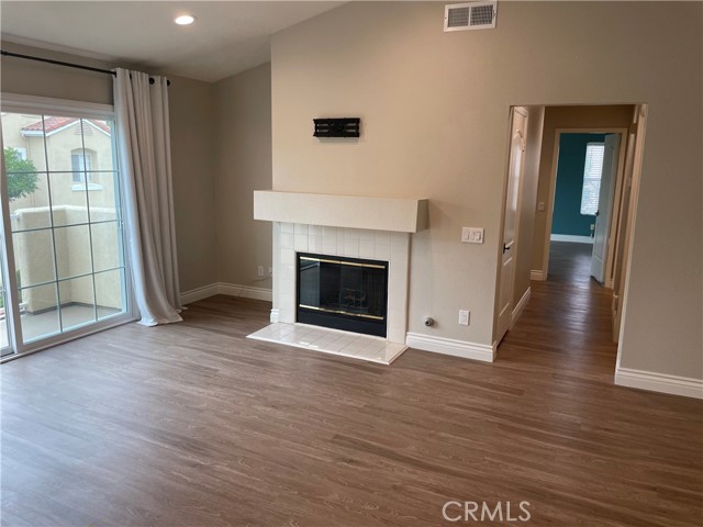 Detail Gallery Image 2 of 21 For 2374 Paseo Circulo, Tustin,  CA 92782 - 2 Beds | 2 Baths