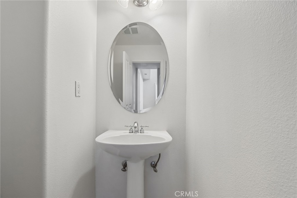 https://media.crmls.org/medias/d106cd0a-fa8f-49d6-83b5-e24a616e4820.jpg?preset=X-Large