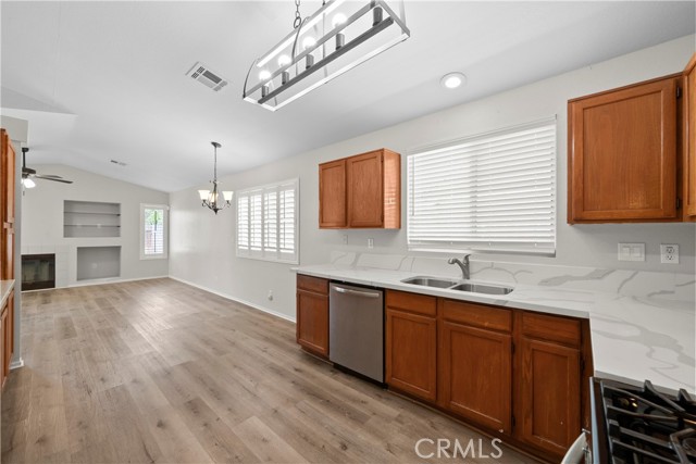6327 W Avenue J5, Lancaster CA: https://media.crmls.org/medias/d10731f9-4f13-403c-88ed-5e03e6187e14.jpg