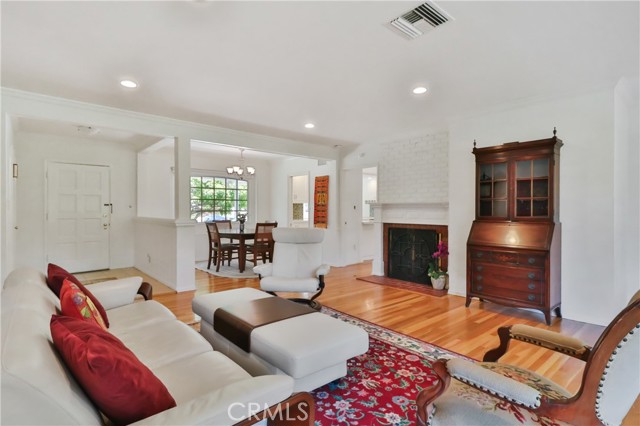 Detail Gallery Image 7 of 38 For 8944 Amestoy Ave, –,  CA 91324 - 3 Beds | 2 Baths