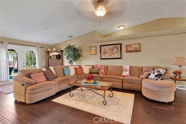 12958 Ranchero Road, Oak Hills CA: https://media.crmls.org/medias/d10cc491-3c05-47f2-b131-c566149cc488.jpg
