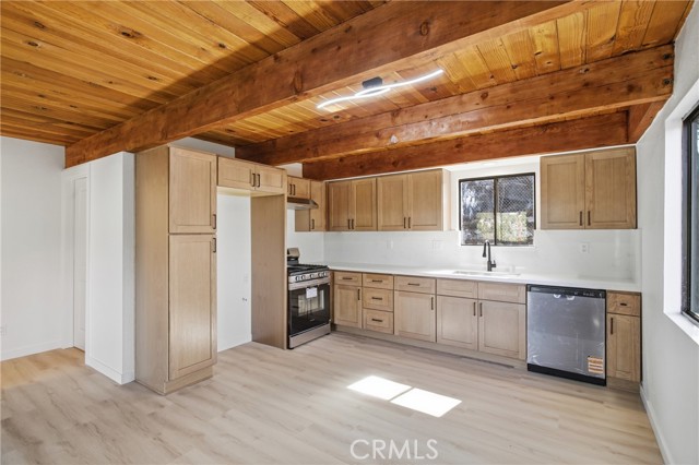 Detail Gallery Image 2 of 47 For 2386 Independence Ln, Running Springs,  CA 92382 - 2 Beds | 1/1 Baths