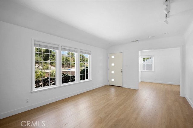 2930 Mayfrield Avenue, La Crescenta CA: https://media.crmls.org/medias/d10d7d18-580e-490f-b891-5fdde88652cb.jpg