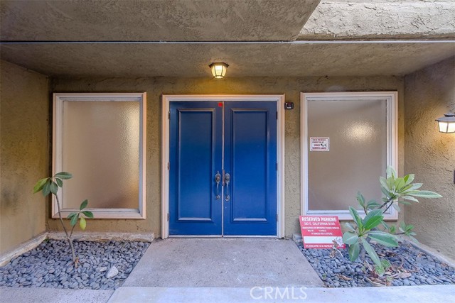 382 E California Boulevard, Pasadena CA: https://media.crmls.org/medias/d10db4ed-2917-4b13-879b-5c63a773a3f6.jpg