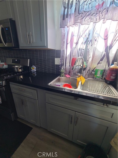 Detail Gallery Image 11 of 19 For 6665 Long Beach Bld #J25,  Long Beach,  CA 90805 - 3 Beds | 1 Baths