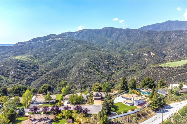 13046 Oak Crest Drive, Yucaipa CA: https://media.crmls.org/medias/d10fcf0a-0818-4b09-b044-32d2a70299f1.jpg