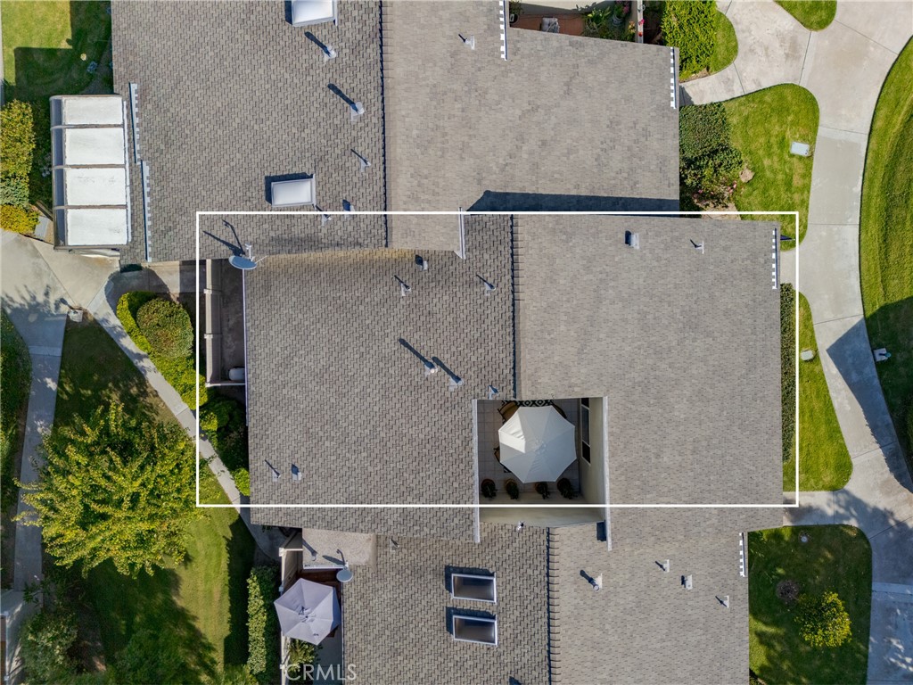 https://media.crmls.org/medias/d1112514-6732-4dd5-872d-356c58b5d8db.jpg?preset=X-Large
