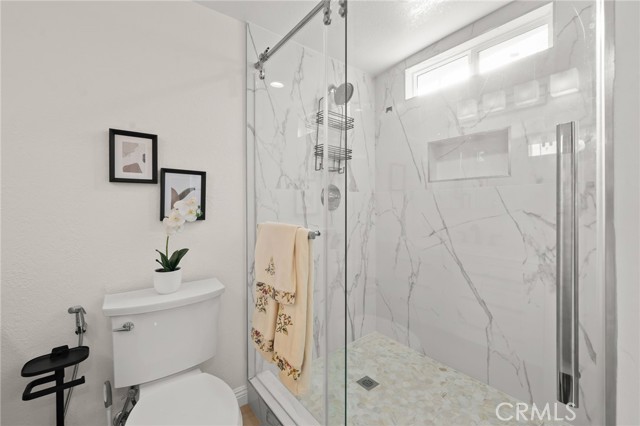 Detail Gallery Image 12 of 64 For 13533 Terra Bella, Pacoima,  CA 91331 - 5 Beds | 4/1 Baths