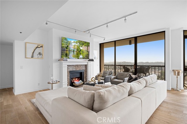 Detail Gallery Image 6 of 65 For 222 Monterey Rd #1603,  Glendale,  CA 91206 - 2 Beds | 2 Baths