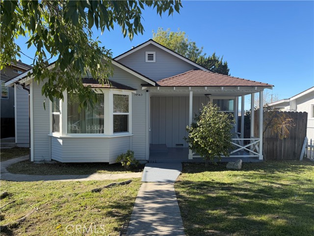 Detail Gallery Image 2 of 18 For 10563 Irma Ave, Tujunga,  CA 91042 - 3 Beds | 2 Baths