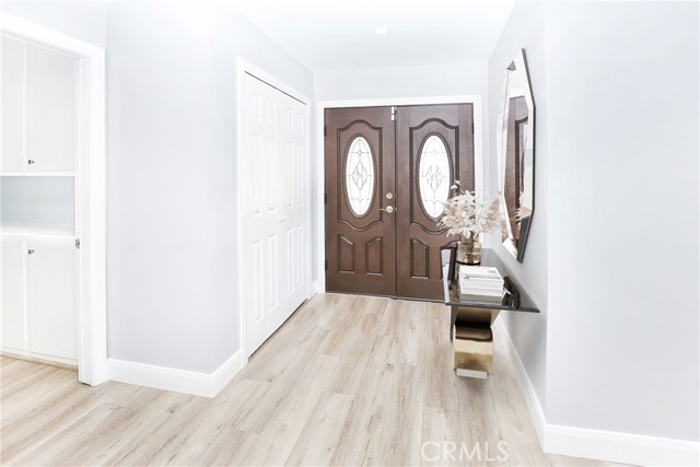 10108 Cozycroft Avenue photo 2