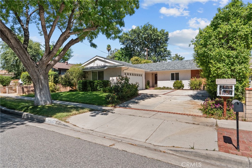 27124 Cabrera Avenue