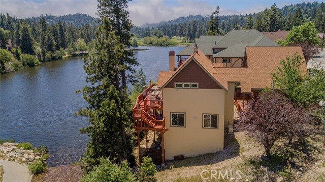 Detail Gallery Image 4 of 42 For 781 Brentwood Dr, Lake Arrowhead,  CA 92352 - 5 Beds | 3/1 Baths