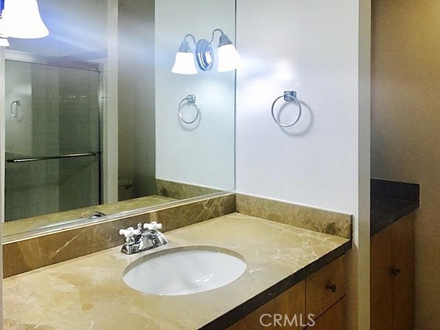 https://media.crmls.org/medias/d114acb2-bf70-46b1-a219-70c543fd5ec2.jpg?preset=X-Large