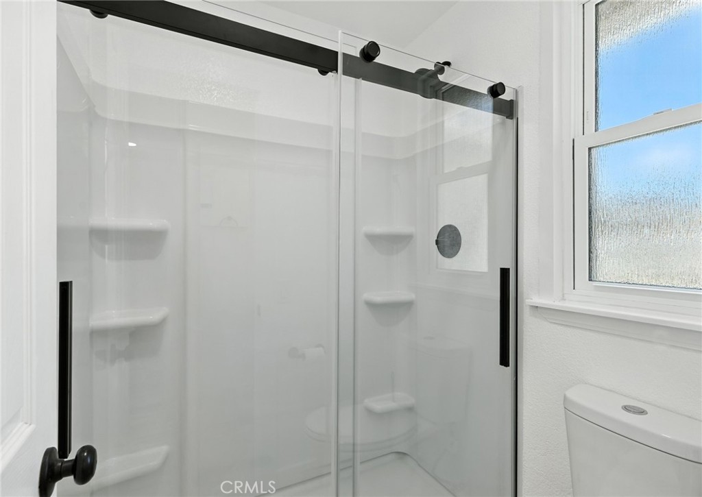 https://media.crmls.org/medias/d115a5b9-7585-4505-86d1-9987468f3f87.jpg?preset=X-Large