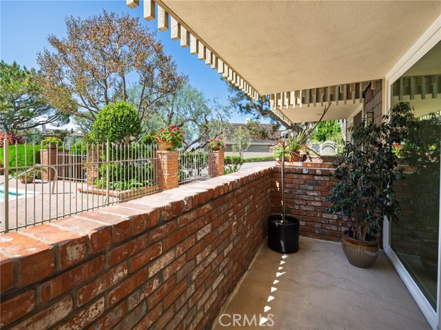 6526 Ocean Crest Drive, Rancho Palos Verdes CA: https://media.crmls.org/medias/d115b7b0-bca0-4a58-afe2-98f18dbd4f3d.jpg