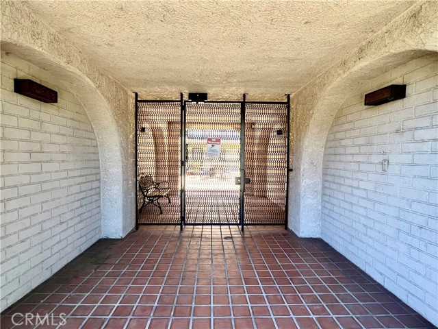 Detail Gallery Image 3 of 33 For 5003 Tilden Ave #204,  Sherman Oaks,  CA 91423 - 2 Beds | 2 Baths