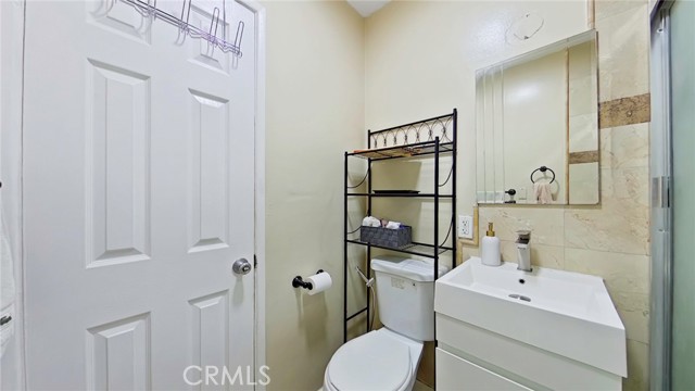 5633 Denny photo 30