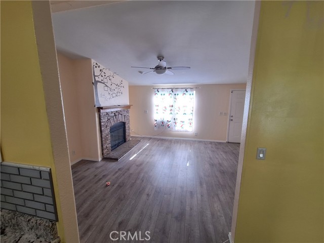 350 E San Jacinto Avenue, Perris CA: https://media.crmls.org/medias/d118c31f-61b5-495f-8a72-cbcc3beb9f0f.jpg