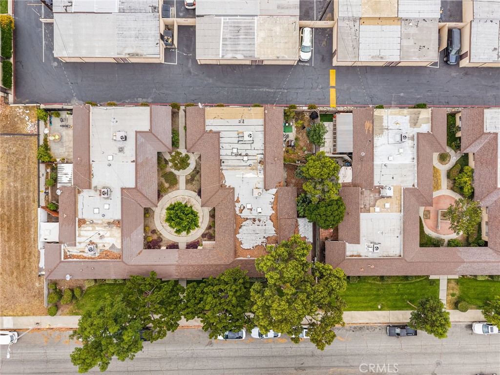 https://media.crmls.org/medias/d118e67b-9586-42c8-9fa3-464e92679102.jpg?preset=X-Large