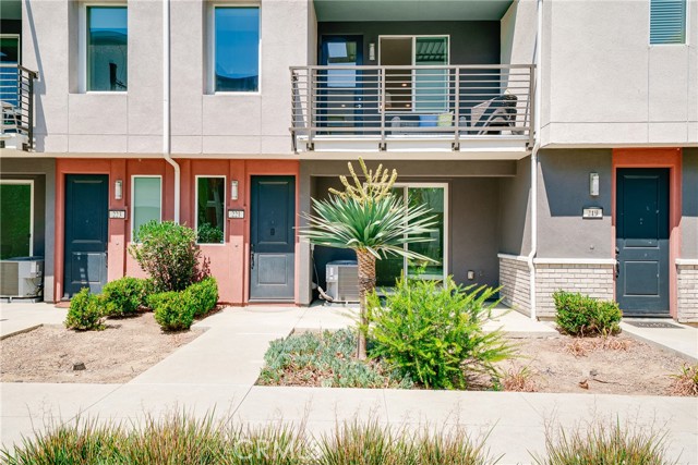 221 Steely, Irvine CA: https://media.crmls.org/medias/d118efdc-f73d-4c06-ae62-7688e05ec33d.jpg