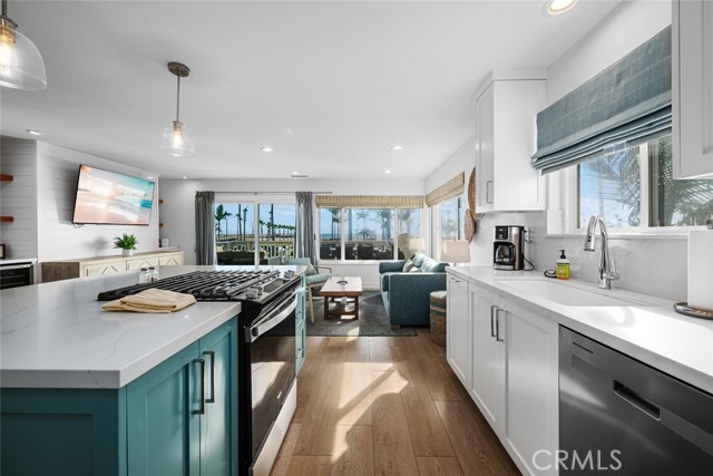 Detail Gallery Image 41 of 56 For 700 E Oceanfront, Newport Beach,  CA 92661 - – Beds | – Baths