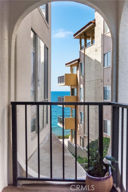 565 Esplanade, Redondo Beach, California 90277, 1 Bedroom Bedrooms, ,1 BathroomBathrooms,Residential,Sold,Esplanade,PV17218278