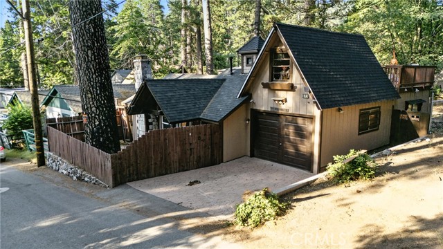 373 Redwood Lane, Crestline CA: https://media.crmls.org/medias/d11a3798-c677-4c21-8c17-0b17894b9110.jpg