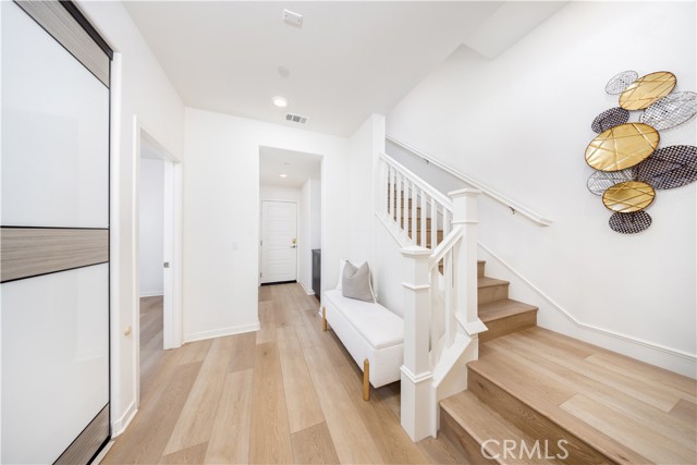 Detail Gallery Image 2 of 30 For 222 Harringay, Irvine,  CA 92618 - 3 Beds | 3/1 Baths