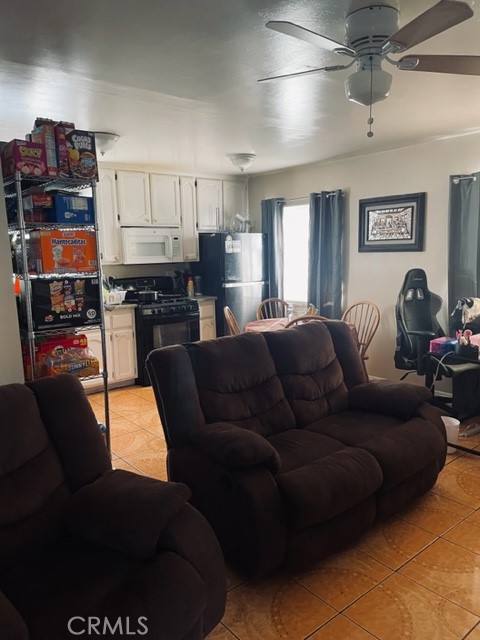 8960 Elizabeth Avenue #3, South Gate, CA, 90280 8960 Elizabeth Avenue #3, South Gate, CA, 90280