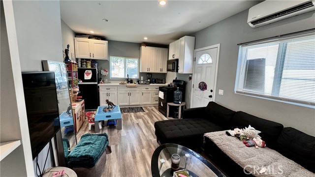 Detail Gallery Image 43 of 48 For 6916 Claire Ave, Reseda,  CA 91335 - 4 Beds | 3 Baths