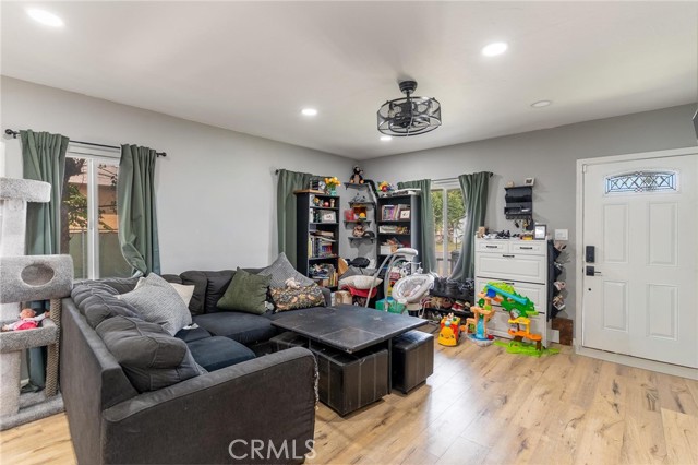 Detail Gallery Image 5 of 16 For 7206 Del Rosa Ave, San Bernardino,  CA 92404 - 3 Beds | 1 Baths