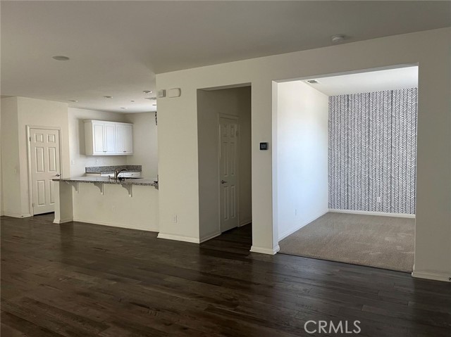 Detail Gallery Image 5 of 20 For 13084 Irisbend Ave, Corona,  CA 92880 - 3 Beds | 2/1 Baths