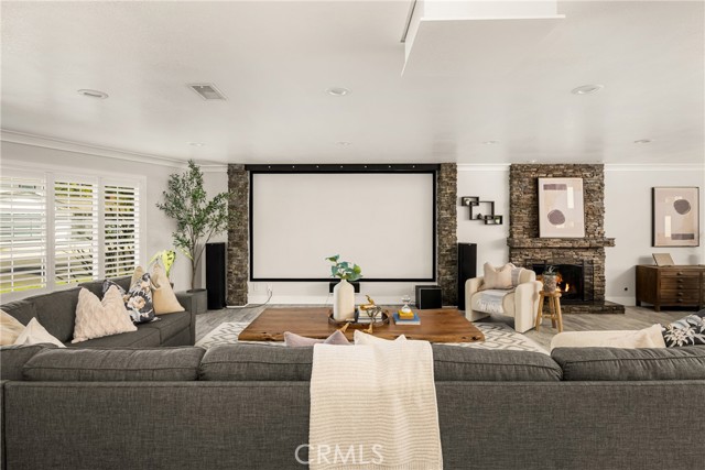 Detail Gallery Image 4 of 36 For 20402 Seven Seas Ln, Huntington Beach,  CA 92646 - 4 Beds | 3/1 Baths