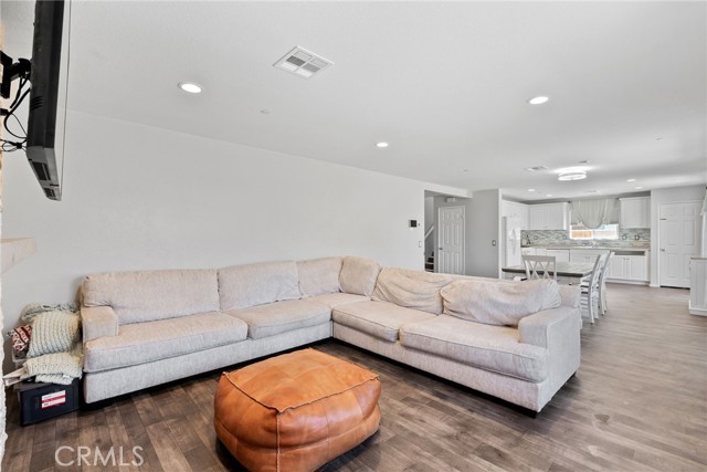Detail Gallery Image 15 of 52 For 11832 Espola Pl, Victorville,  CA 92392 - 4 Beds | 3 Baths